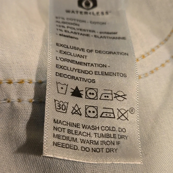 VTG Denizen from Levis Hi-rise Shorts Distressed Raw Hem 30 inch Waist (size 10) - Picture 15 of 15